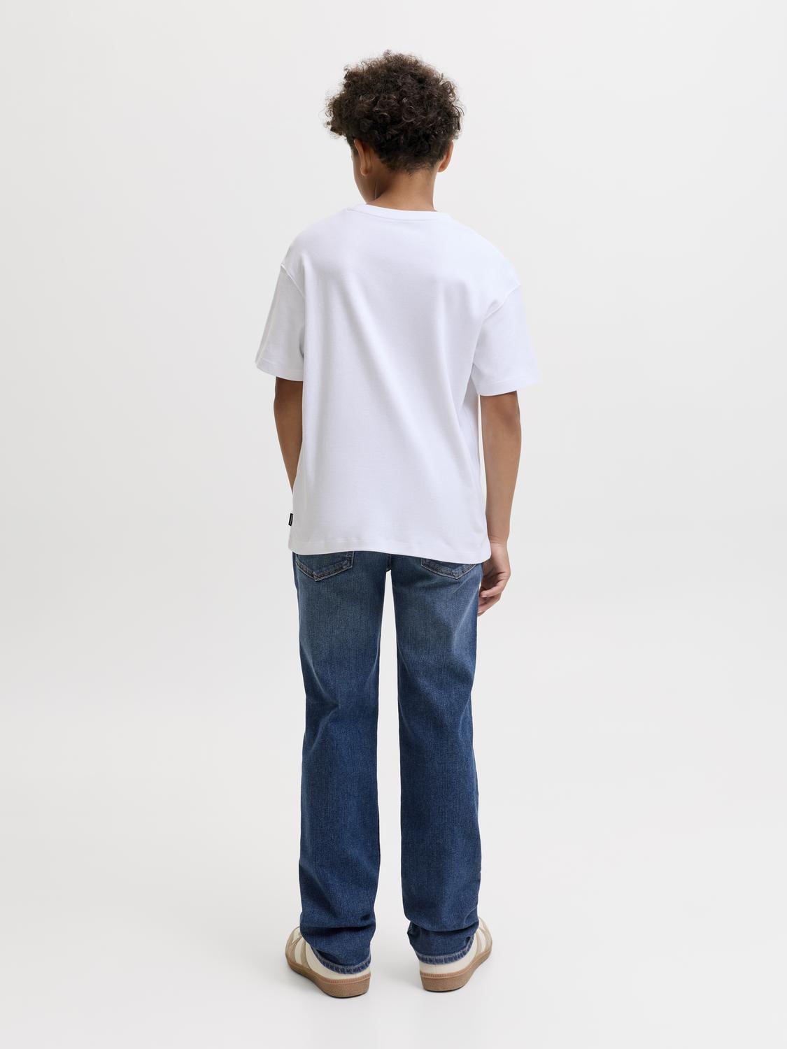 model_shot-back
